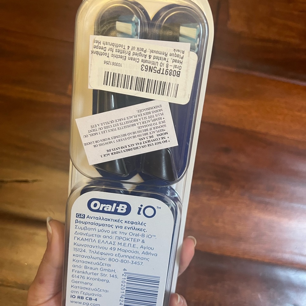 4 Pack Oral-B iO Series Ultimate Clean Toothbrush Replacement Brush Heads